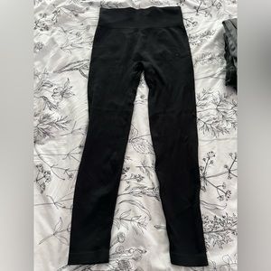 Seamless Black Ribbed Leggings